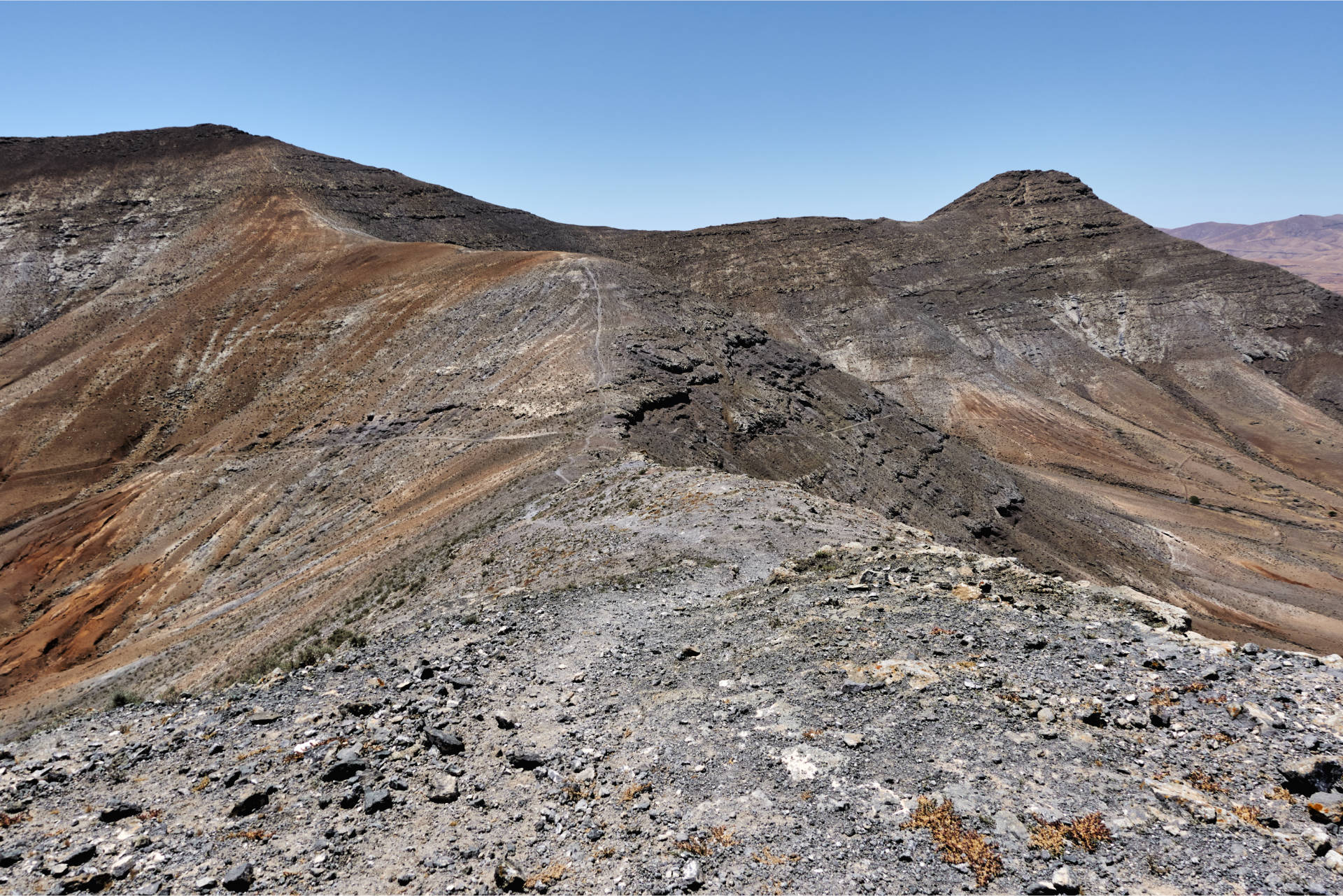 Trailrunning Fuerteventura – vom degollade hinauf zum Morro de Cagadas Blandas (525m).