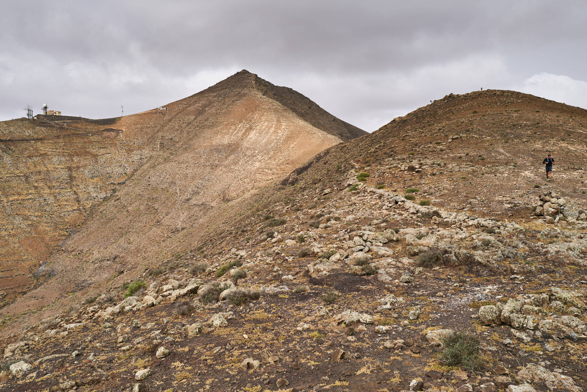 Trailrunner am Pass Degollada el Renegado (519m).