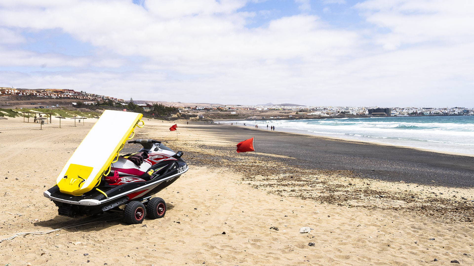 Sicherheit auf Fuerteventura: Jet Ski der Rettungsschwimmer am Playa blanca Puerto del Rosario.