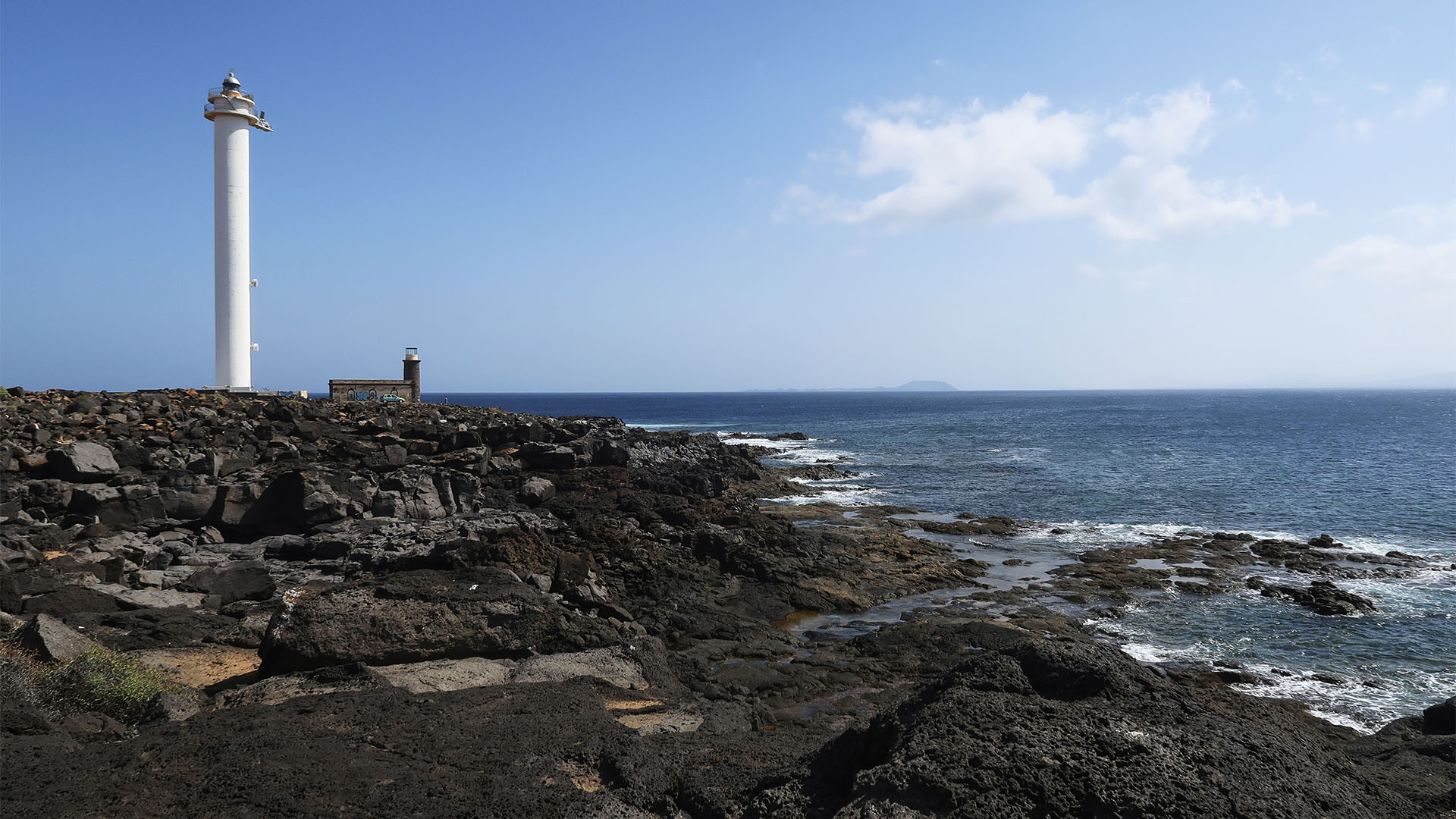 Alter und neuer Leuchtturm Faro Punta de Pechiguera Lanzarote.