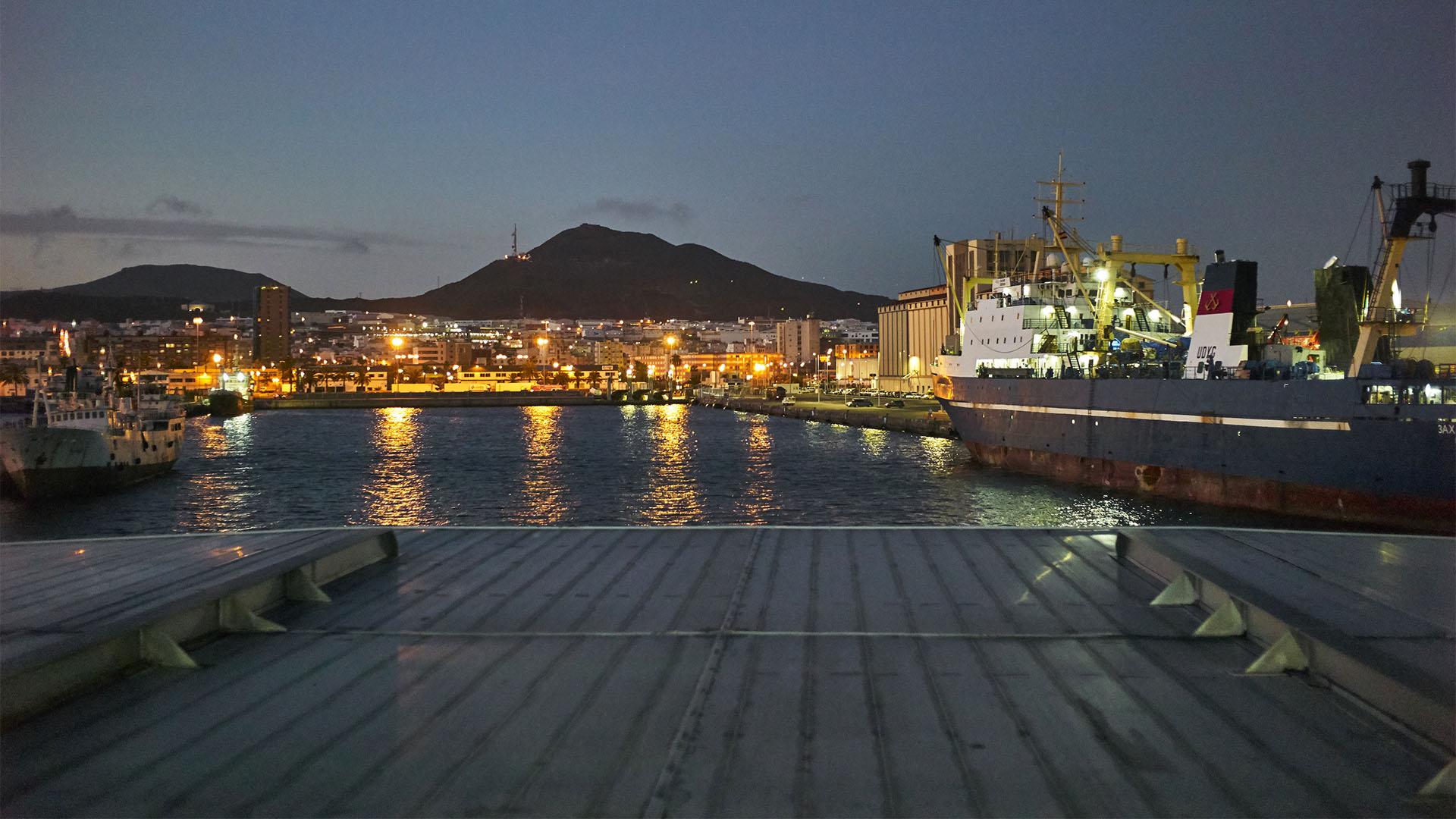Fähre Morro Jable – Las Palmas: Auslauf aus Las Palmas de Gran Canaria.