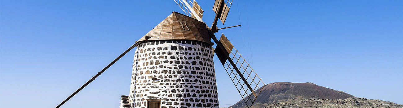 Die Windmühlen am Montaña de los Saltos Villaverde Fuerteventura.