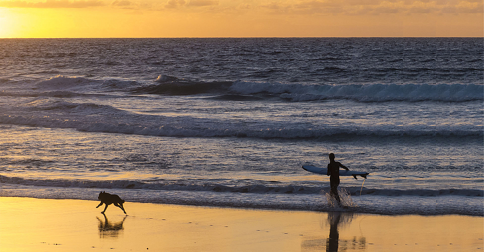 Sunset Walk am Playa del Castillo aka Piedra Playa El Cotillo Fuerteventura.