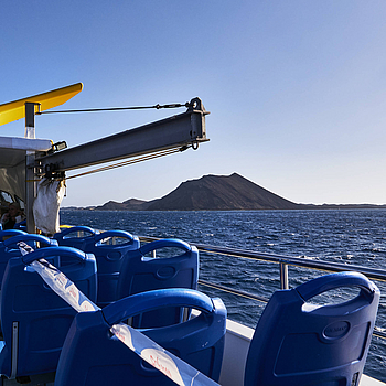 Der Montaña de la  Caldera (123 m) auf der Isla de Lobos wird passiert.