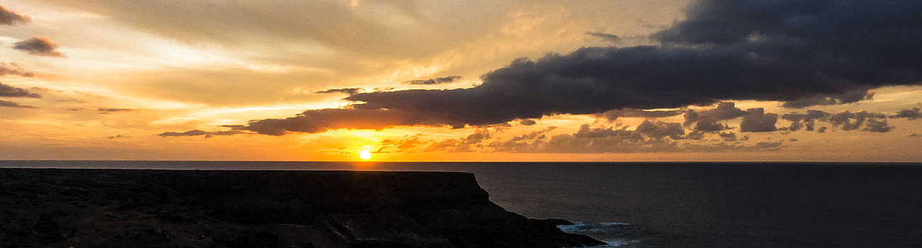 Sonnenuntergang auf den Klippen von Puertito de Los Molinos Fuerteventura.