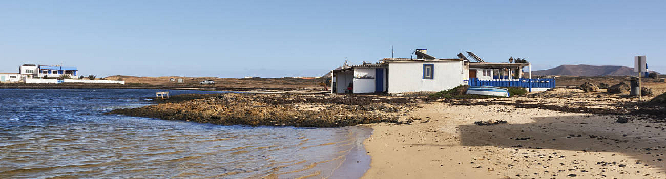 Majanicho Lajares Fuerteventura – Die Casitas am Strand des Playa de Majanicho.
