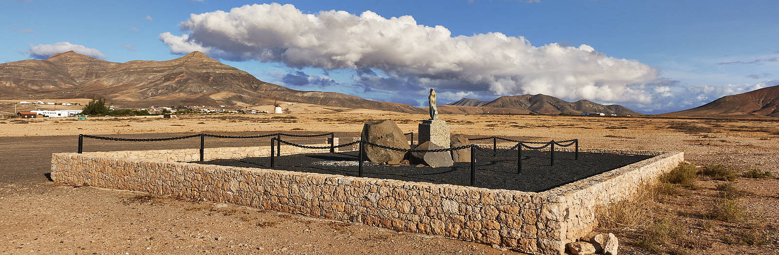 Flugfeld Tefía und das Fallschirmspringer Unglück Maxorata-72 Fuerteventura.