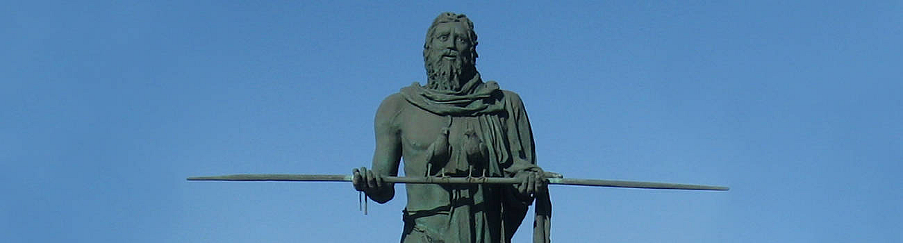 Guanchen Statue mit dem typischen Stock in Candelaria auf Teneriffa.