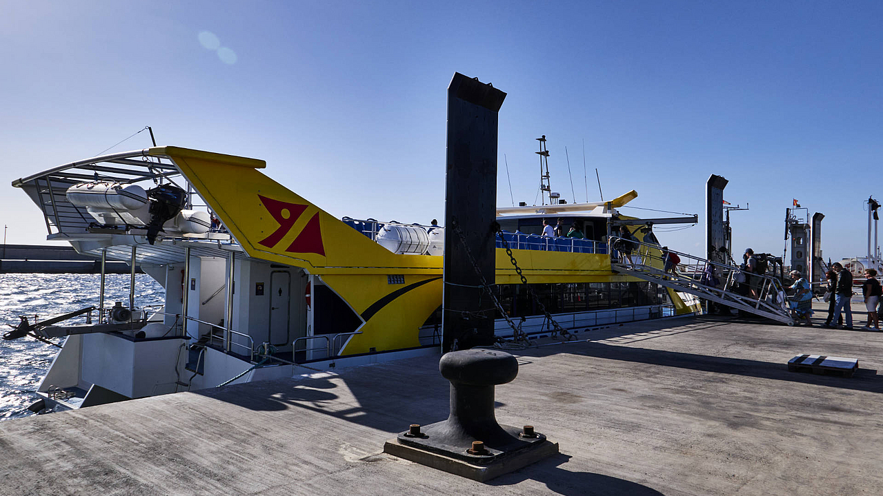 Embarking des Buganvilla Express im Hafen Playa Blanca auf Lanzarote.
