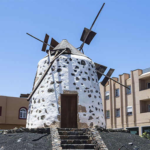 Die historischen Windmühlen von Corralejo.