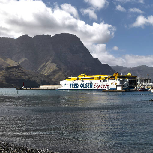 Die Fred.Olsen Fähre Gran Canaria nach Teneriffa im Hafen Agaete Gran Canaria.