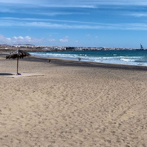 Baden, sonnen und surfen am Playa blanca.