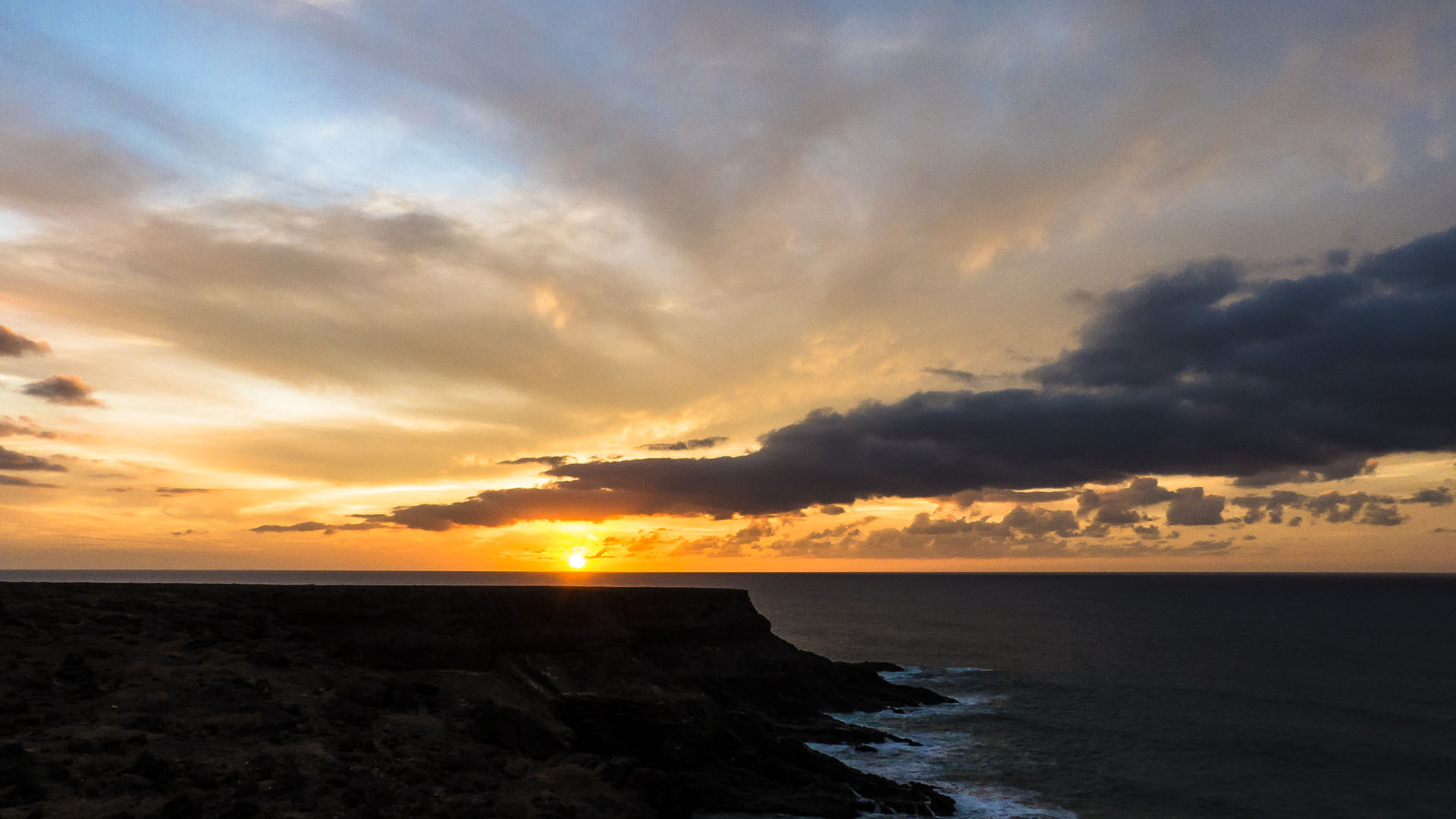 Sonnenuntergang auf den Klippen von Los Molinos Fuerteventura.