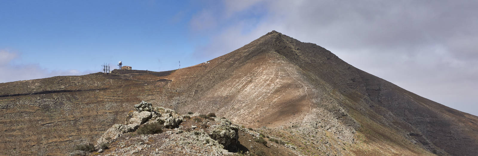 Wandern von La Matilla hinauf zum Degollada el Renegado (519m) Fuerteventura.