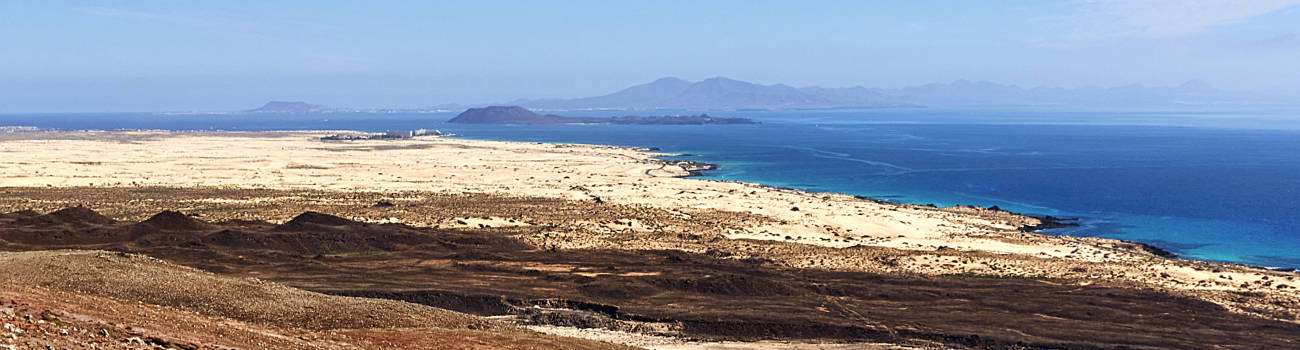 Auf den Vulkan Montaña Roja im Norden von Fuerteventura.