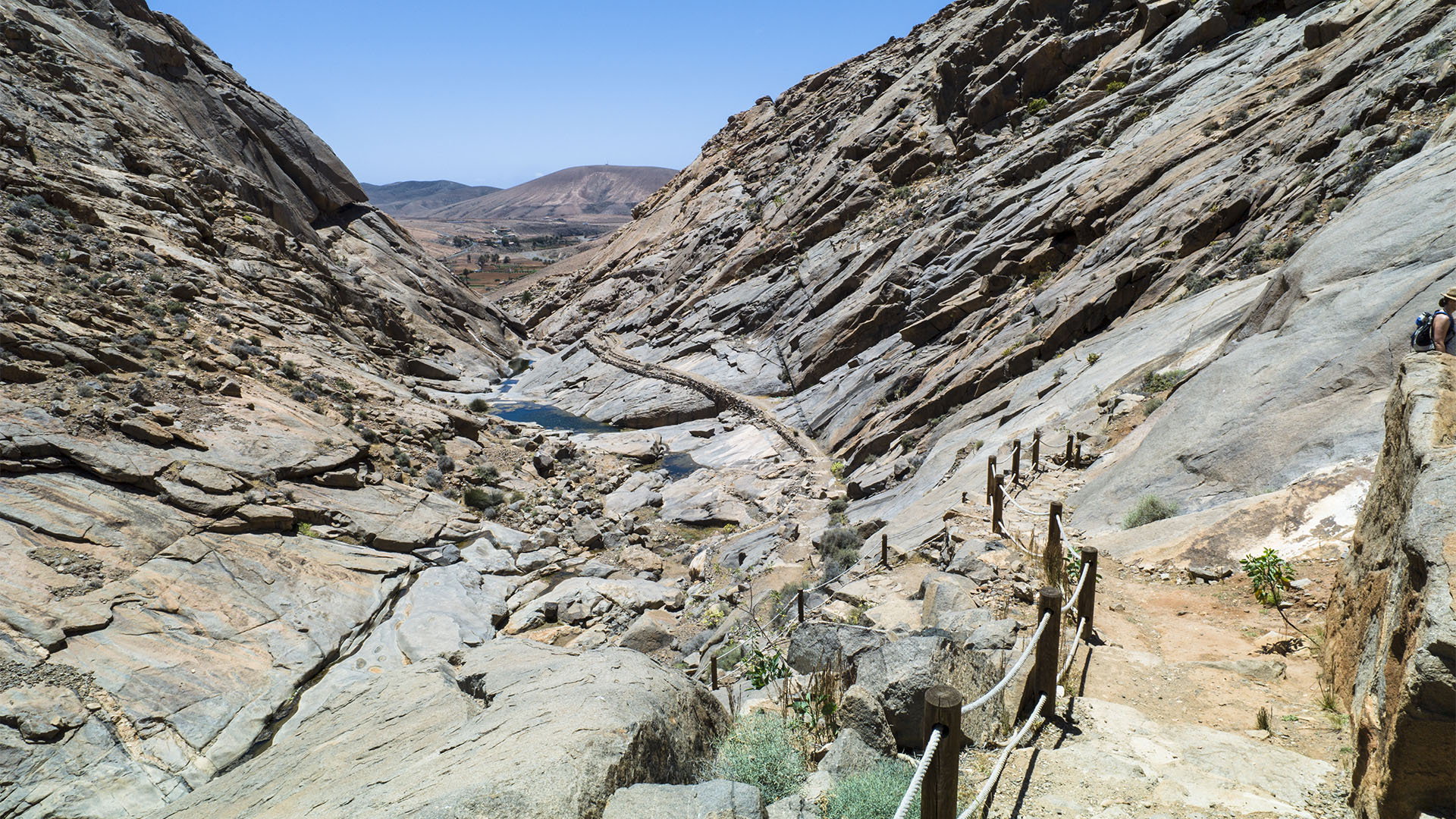 Barranco de las Peñitas – durch den Flusslauf zog Gadafir de La Salle und seine Mannschaft im November 1404 ins heutige Betancuria, um dort das Fort Valtarajes zu errichten.