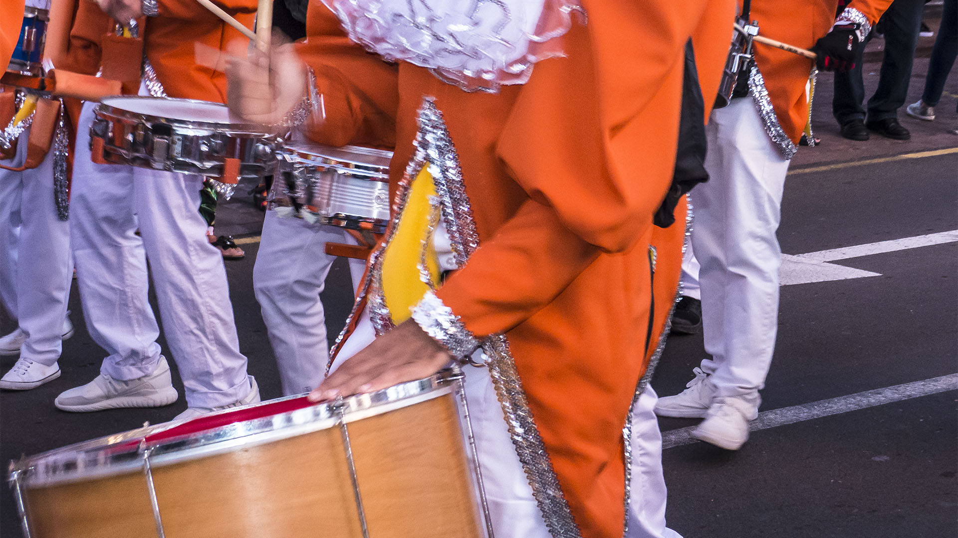 Kein Fest ohne Trommler – lateinamerikanische Rhythmen der "tamborileros" und "tamboreros".