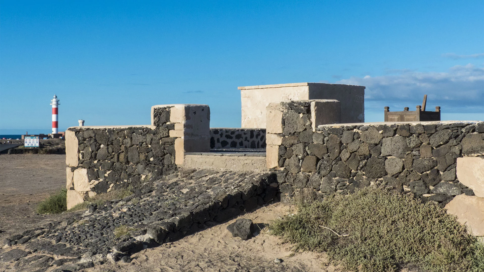 Das historische aljibe des Faro de Tostón nahe El Cotillo.