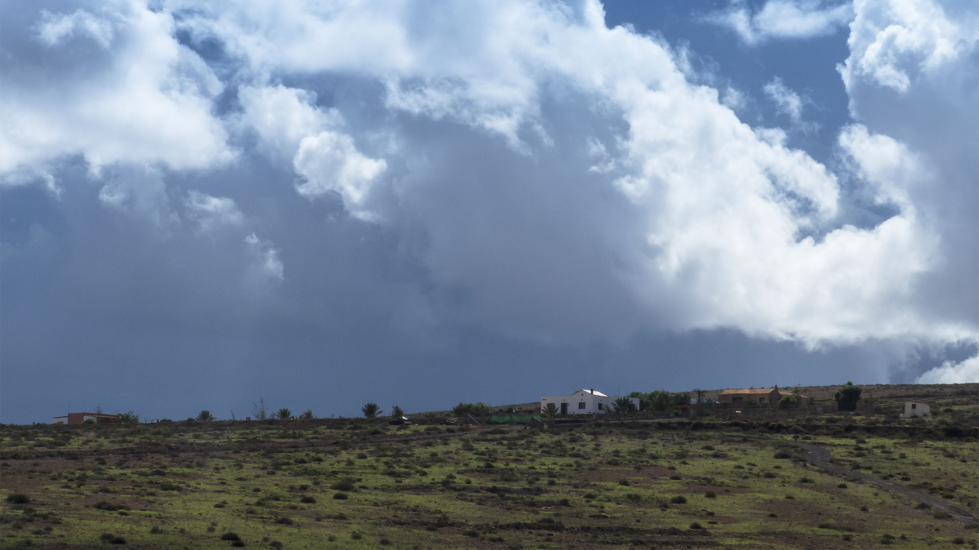 Landwirtschaft auf Fuerteventura – Trockenlandbau mit ausgeklügelten Gavias, Wasserspeicher, Kanälen.