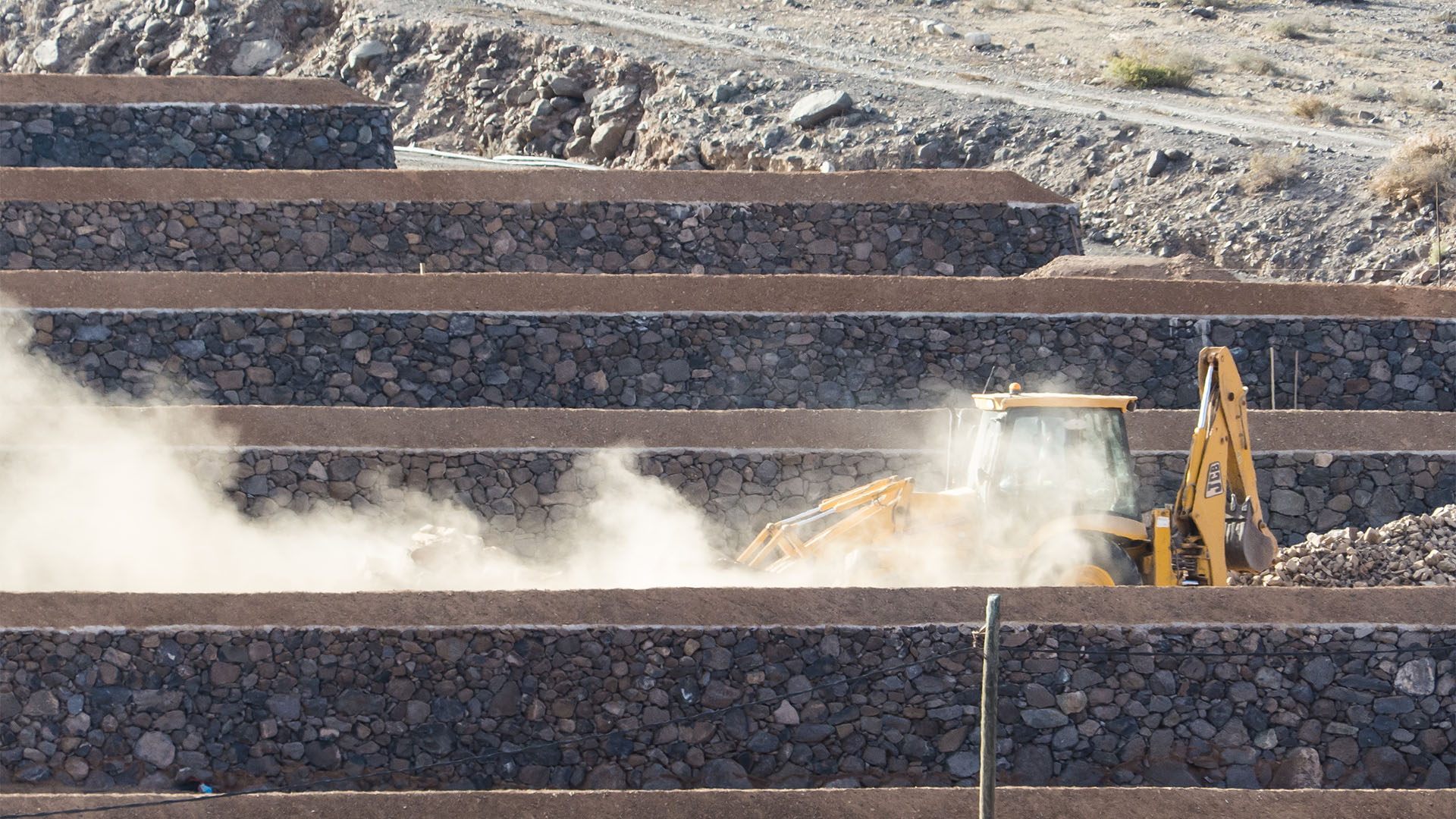 Landwirtschaft auf Fuerteventura – Trockenlandbau mit ausgeklügelten Gavias, Wasserspeicher, Kanälen.