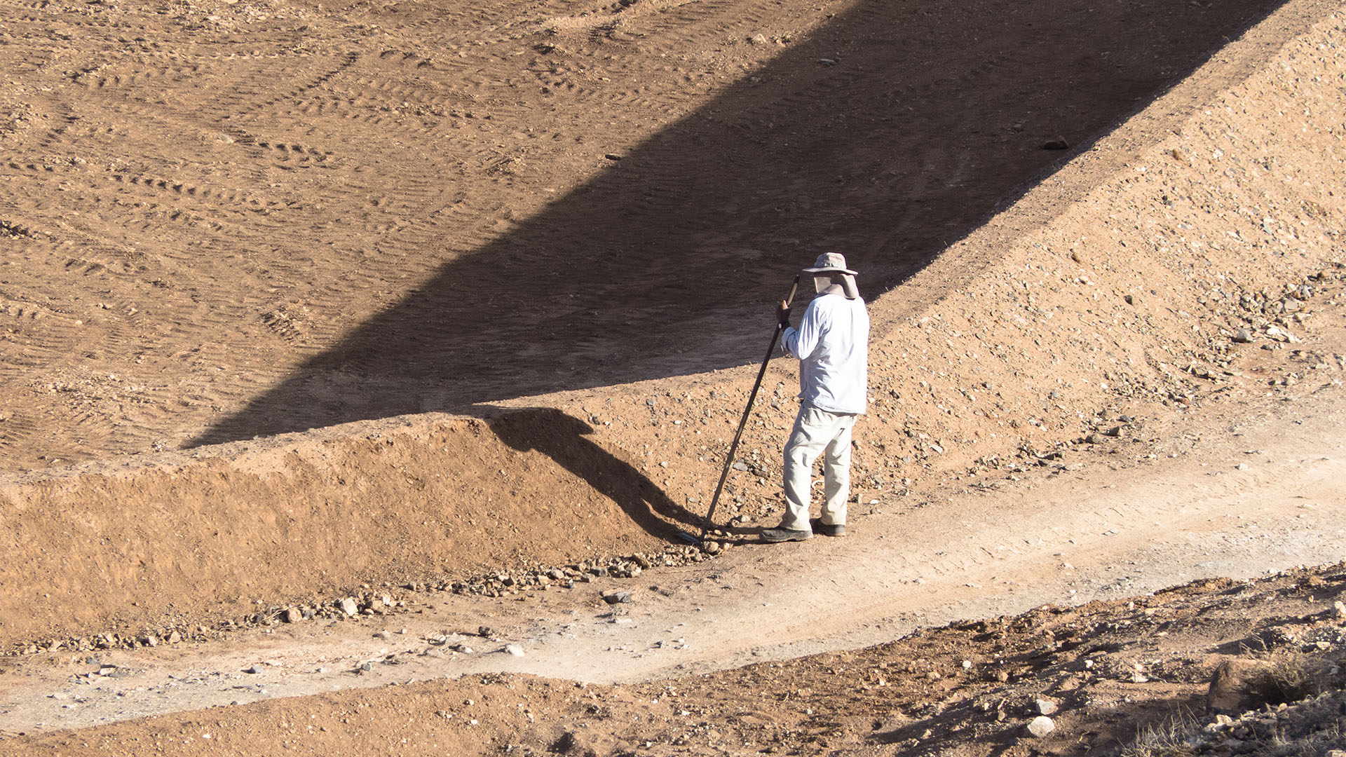 Landwirtschaft auf Fuerteventura – Trockenlandbau mit ausgeklügelten Gavias, Wasserspeicher, Kanälen.