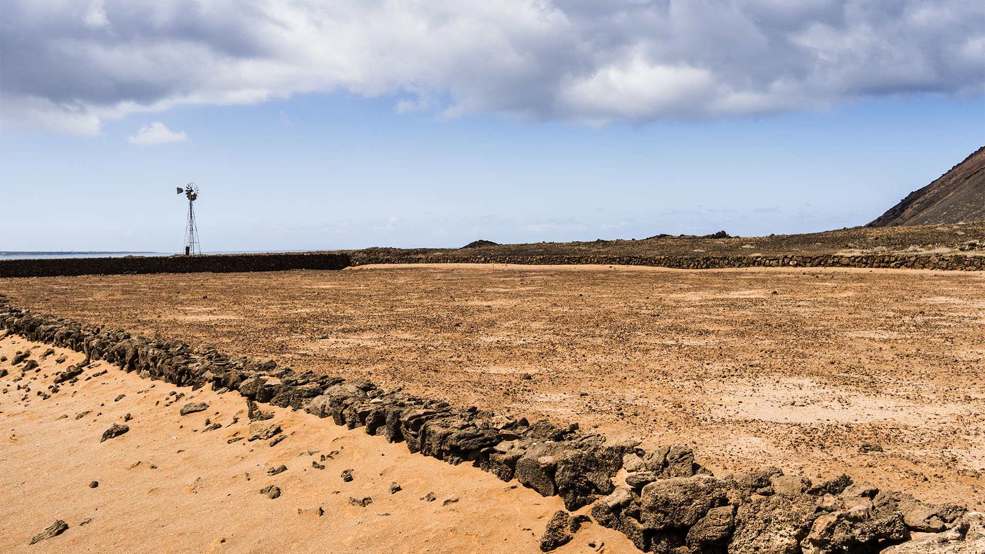 Fischereiindustrie, Konservenindustrie, Salinen Salzgewinnung auf Fuerteventura.