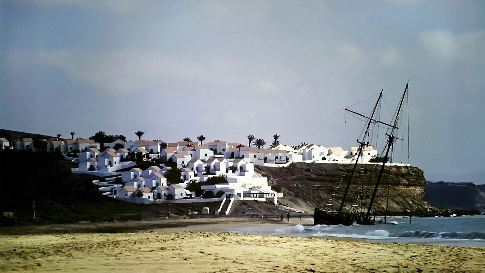 Das Schiffswrack "Rose of Sharon" am Playa del Matorral Fuerteventura in den 1980igern.
