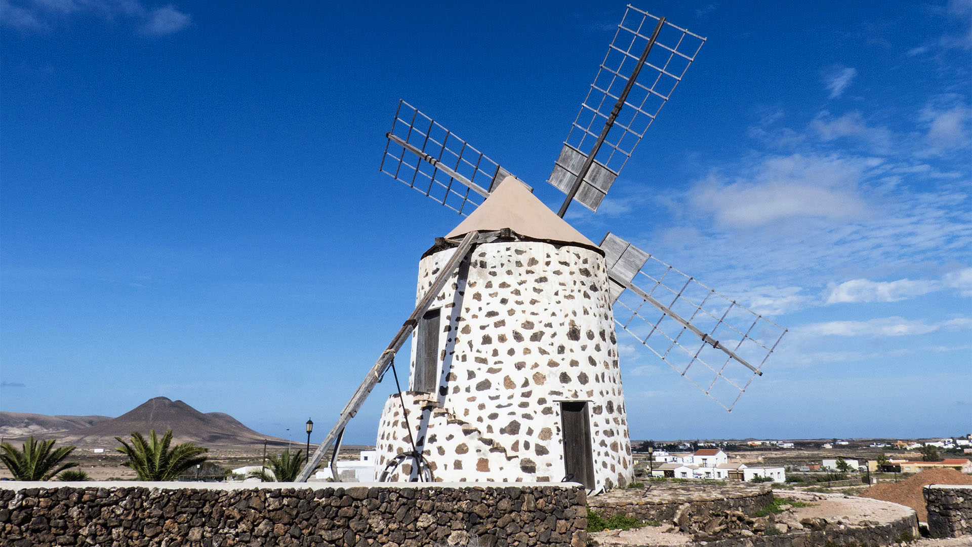 Sehenswürdigkeiten Fuerteventuras: Lajares – Windmühlen