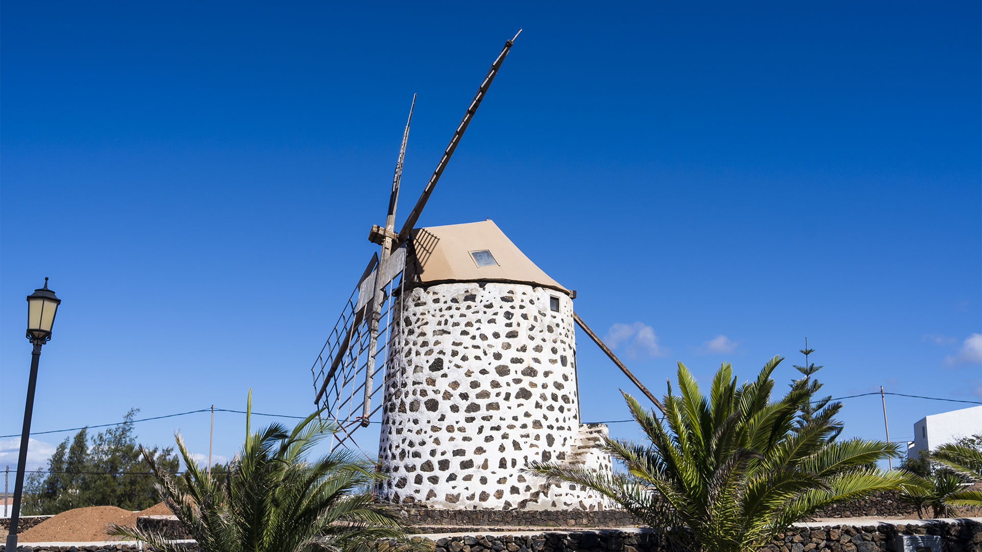 Sehenswürdigkeiten Fuerteventuras: Lajares – Windmühlen