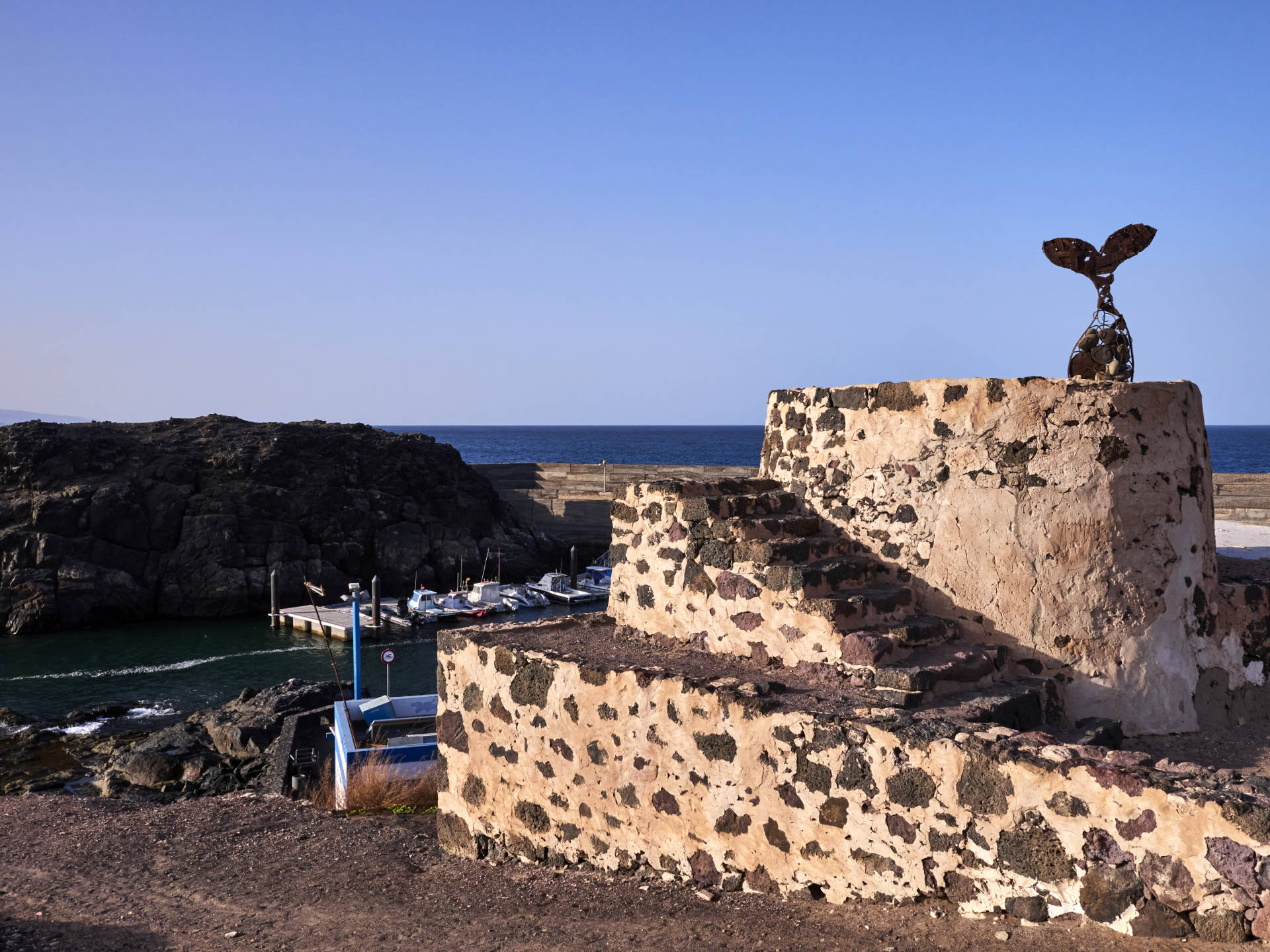 Hornos de Cal – die Kalköfen im Hafen von El Cotillo, Fuerteventura.