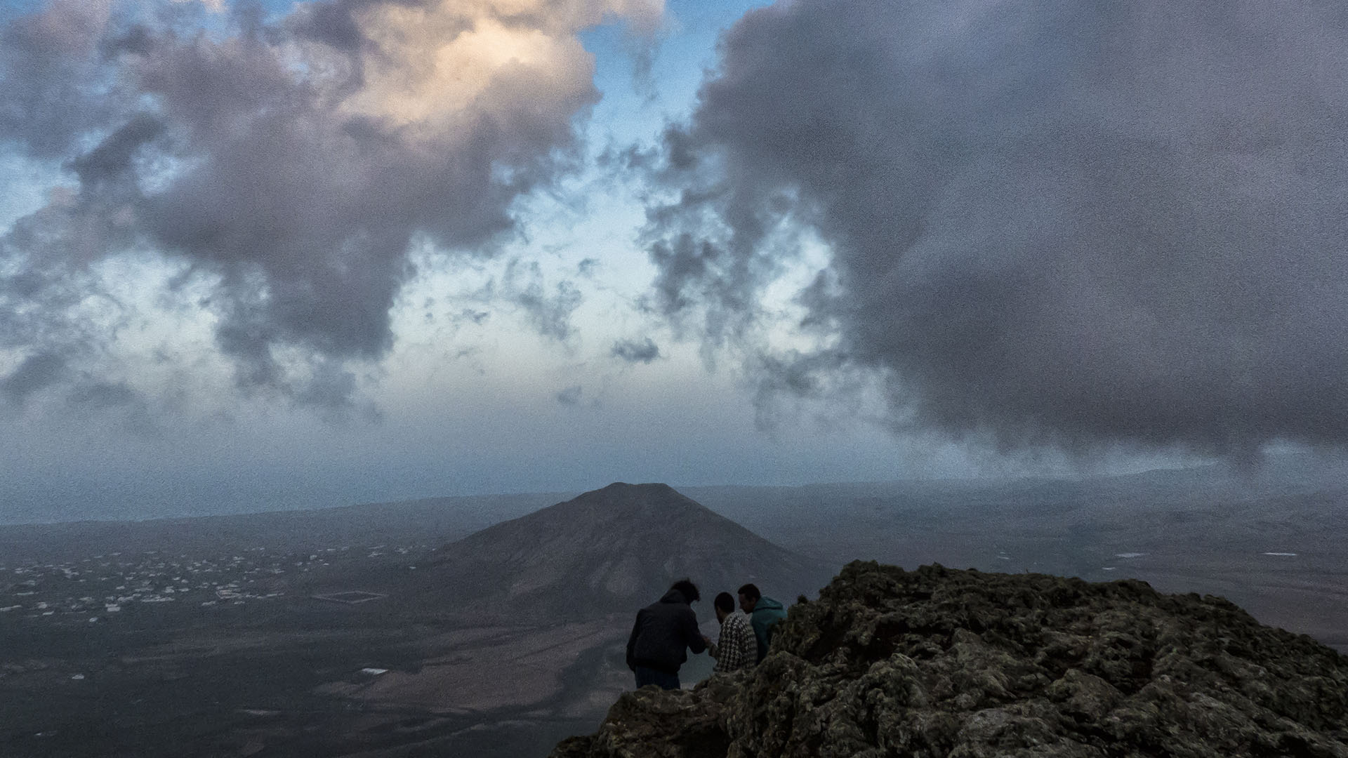 Wandern + Trekking auf Fuerteventura: Wintersonnwende am Montaña de Enmedio Montaña Tindaya.