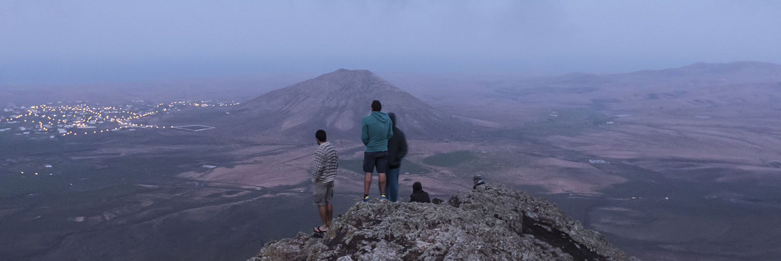 Wandern + Trekking auf Fuerteventura: Wintersonnwende am Montaña de Enmedio Montaña Tindaya.