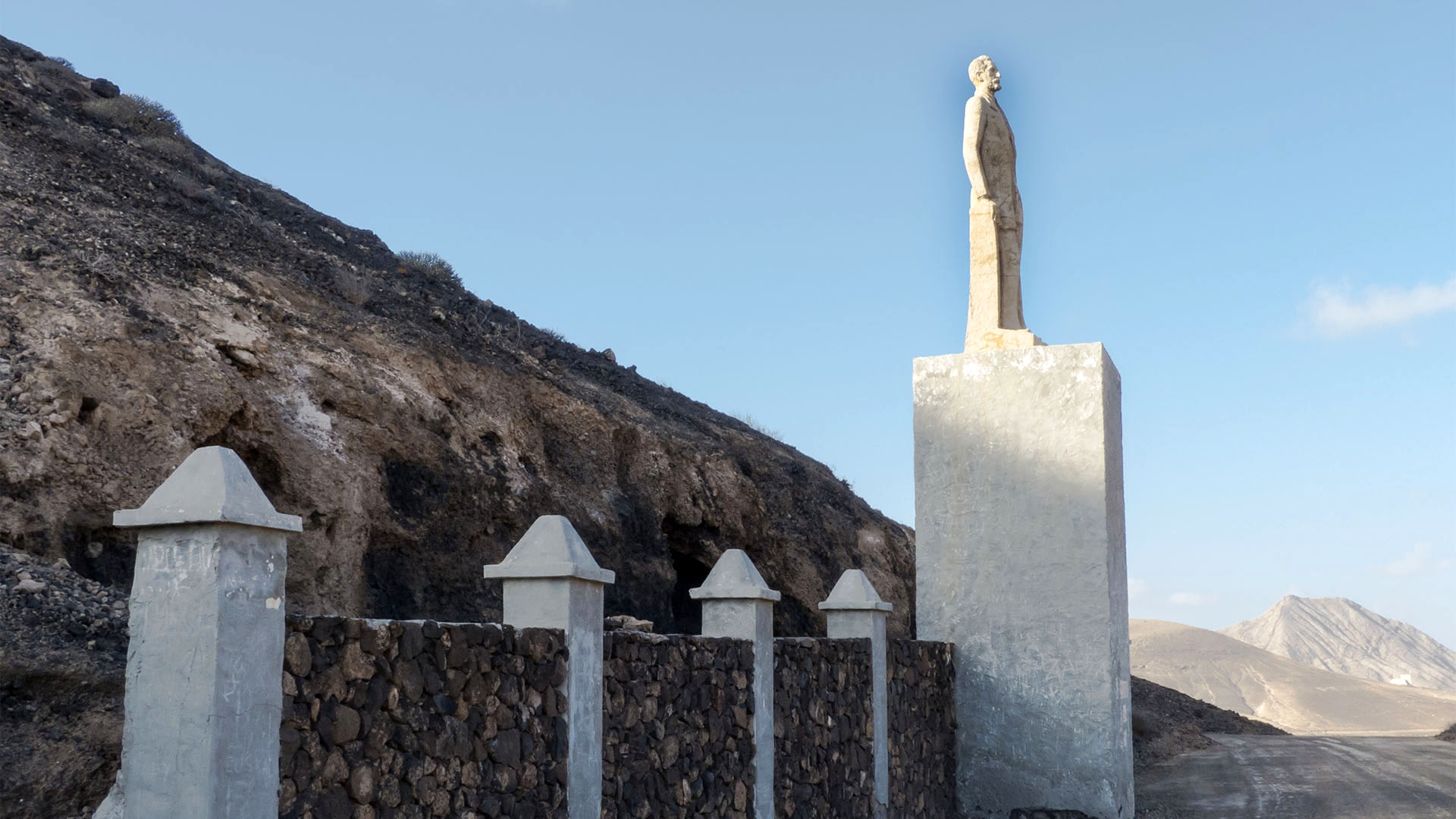 Sehenswürdigkeiten Fuerteventuras: Tindaya – Miguel de Unamuno Denkmal Montaña Quemada