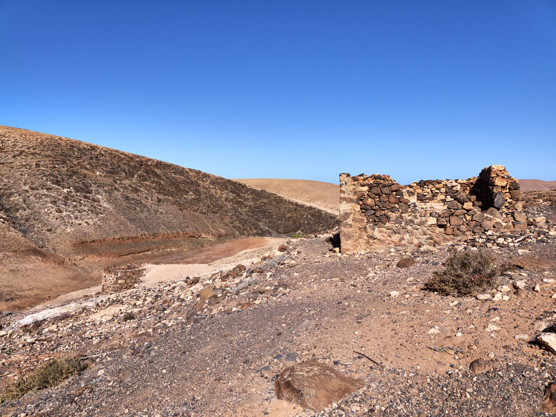 Der historische Kalkofen am Embalse de los Molinos, Fuerteventura.