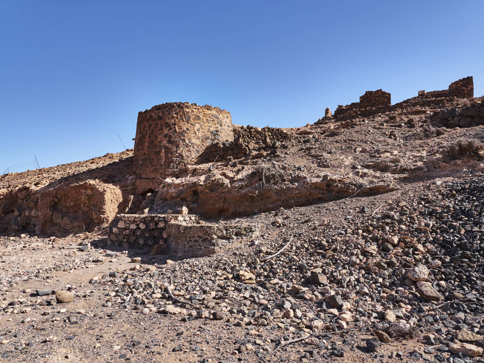 Der historische Kalkofen am Embalse de los Molinos, Fuerteventura.
