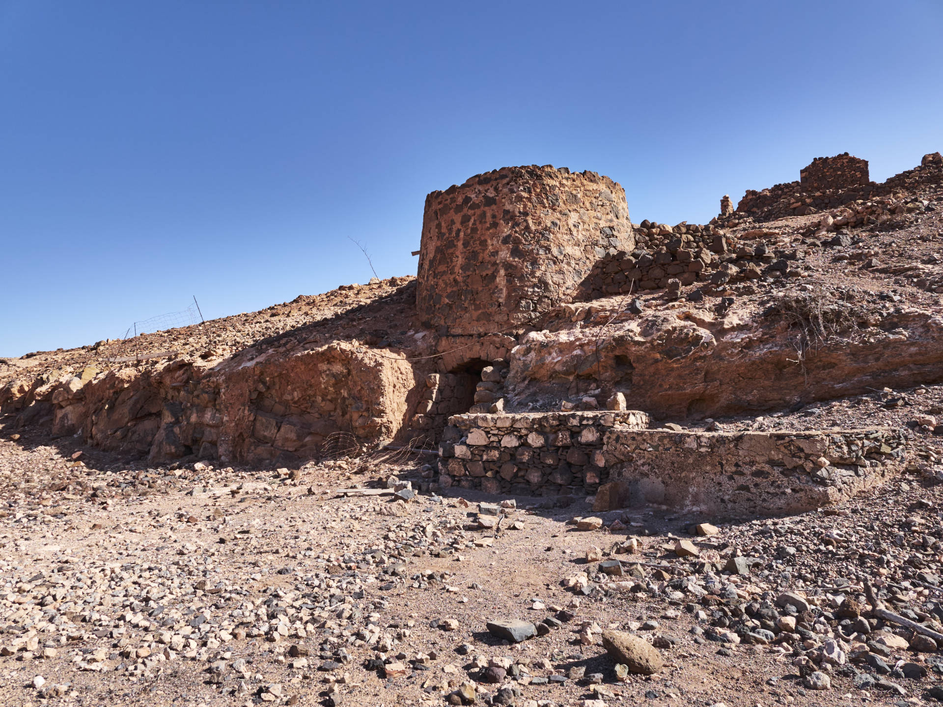 Der historische Kalkofen am Embalse de los Molinos, Fuerteventura.