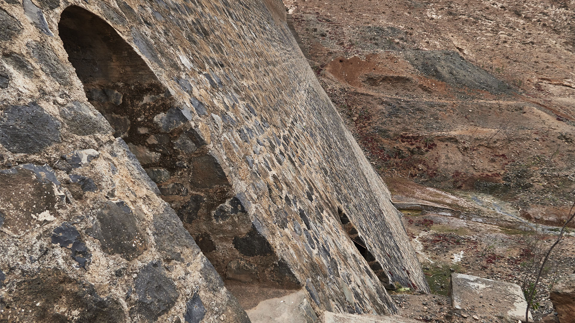 Der Inspektionsgang des Staudamms Embalse de Los Molinos Fuerteventura.