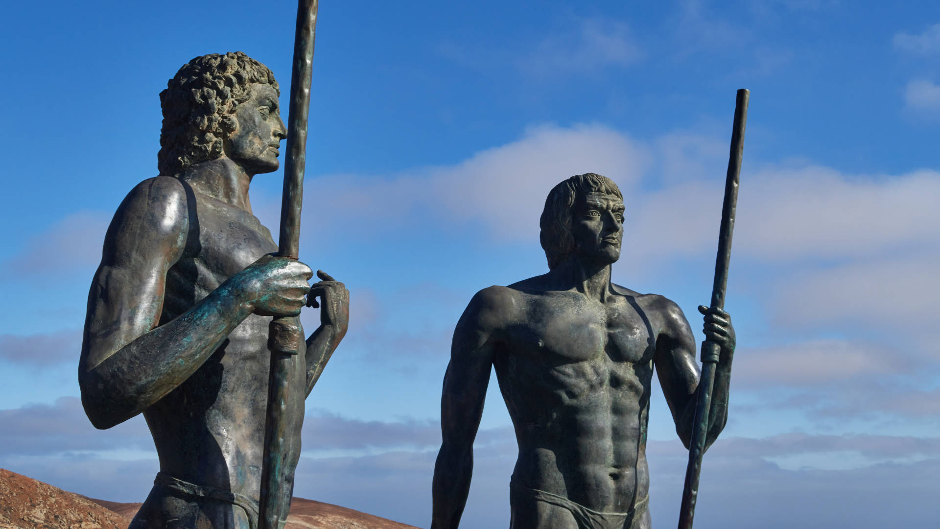 Statuen für die letzten Majorero Stammesführer Ayoze und Guise am Morro Veloso.