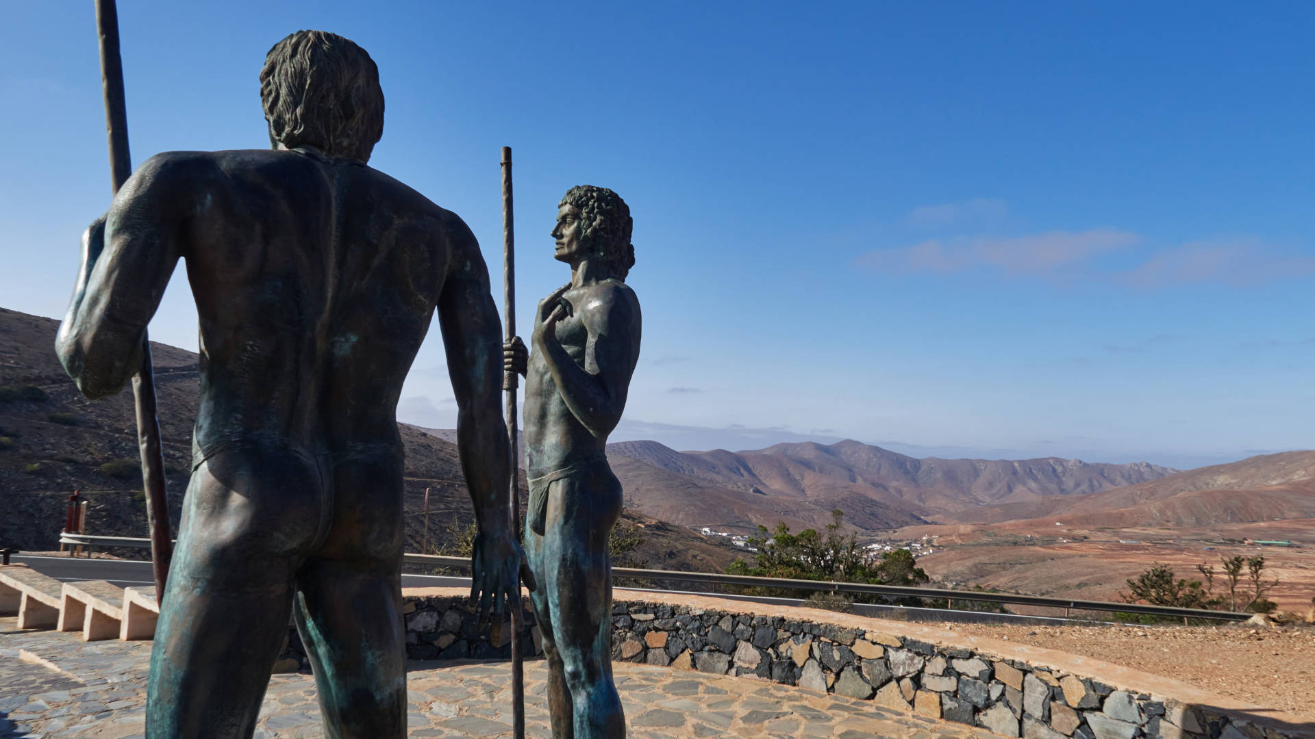 Statuen für die letzten Majorero Stammesführer Ayoze und Guise am Morro Veloso.