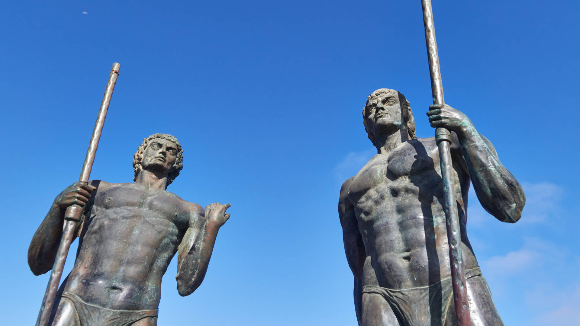 Statuen für die letzten Majorero Stammesführer Ayoze und Guise am Morro Veloso.