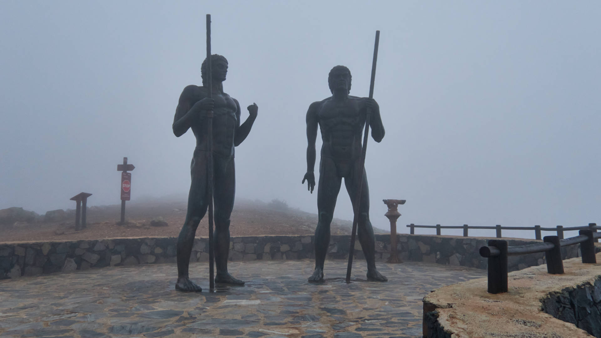 Statuen für die letzten Majorero Stammesführer Ayoze und Guise am Morro Veloso.