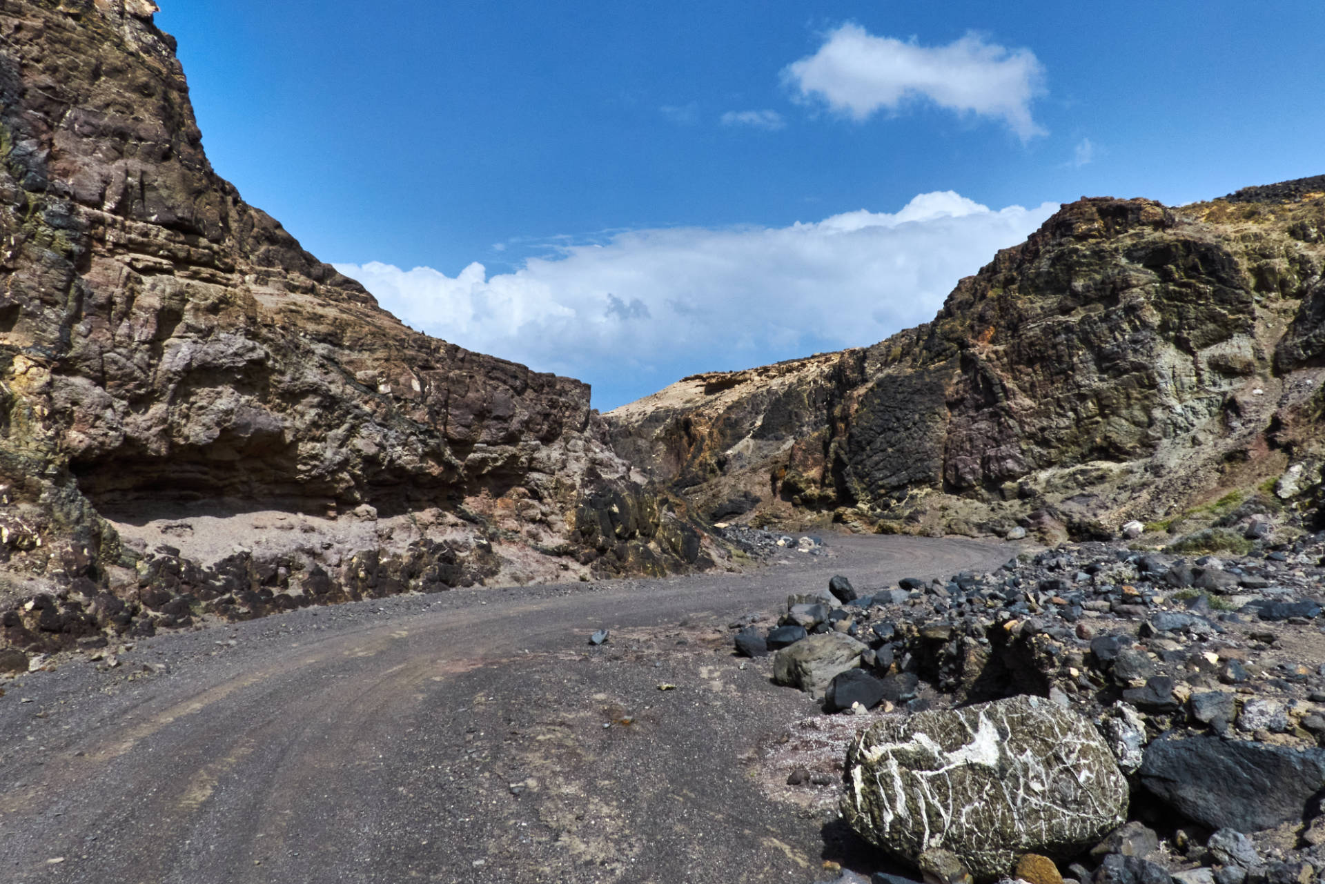 Durch den namenlosen barranco zum Playa de Cofete.