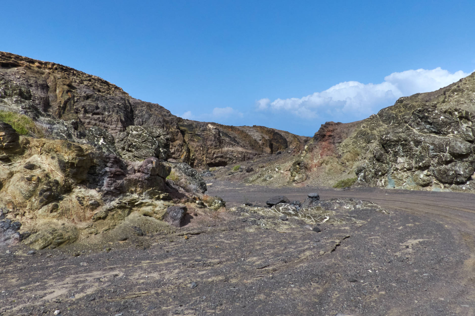 Durch den namenlosen barranco zum Playa de Cofete.