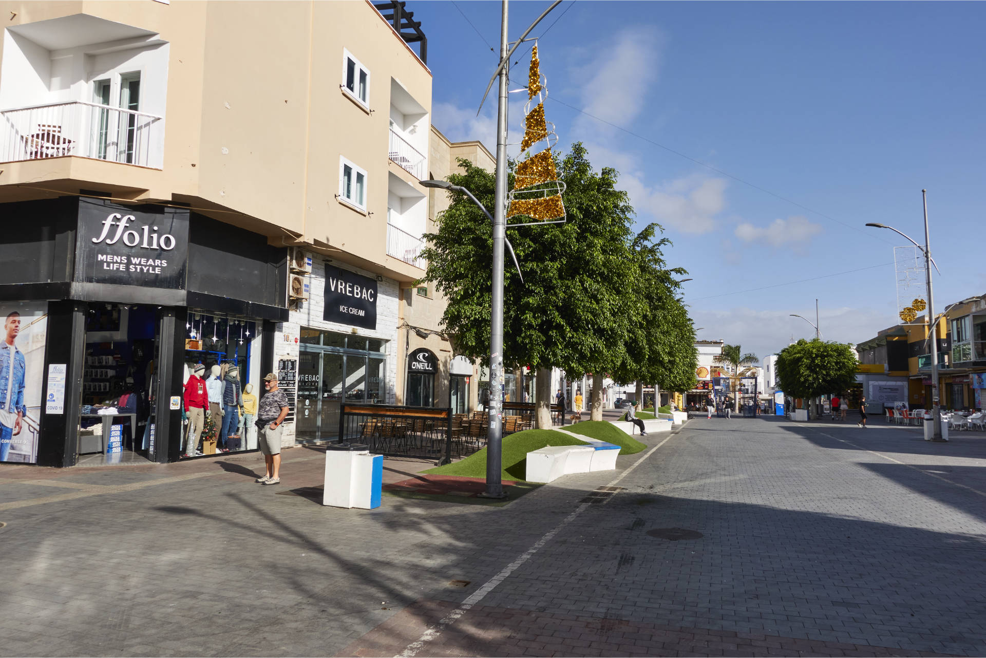 Einkaufsstrasse Av. Ntra. Señora del Carmen Corralejo Fuerteventura.