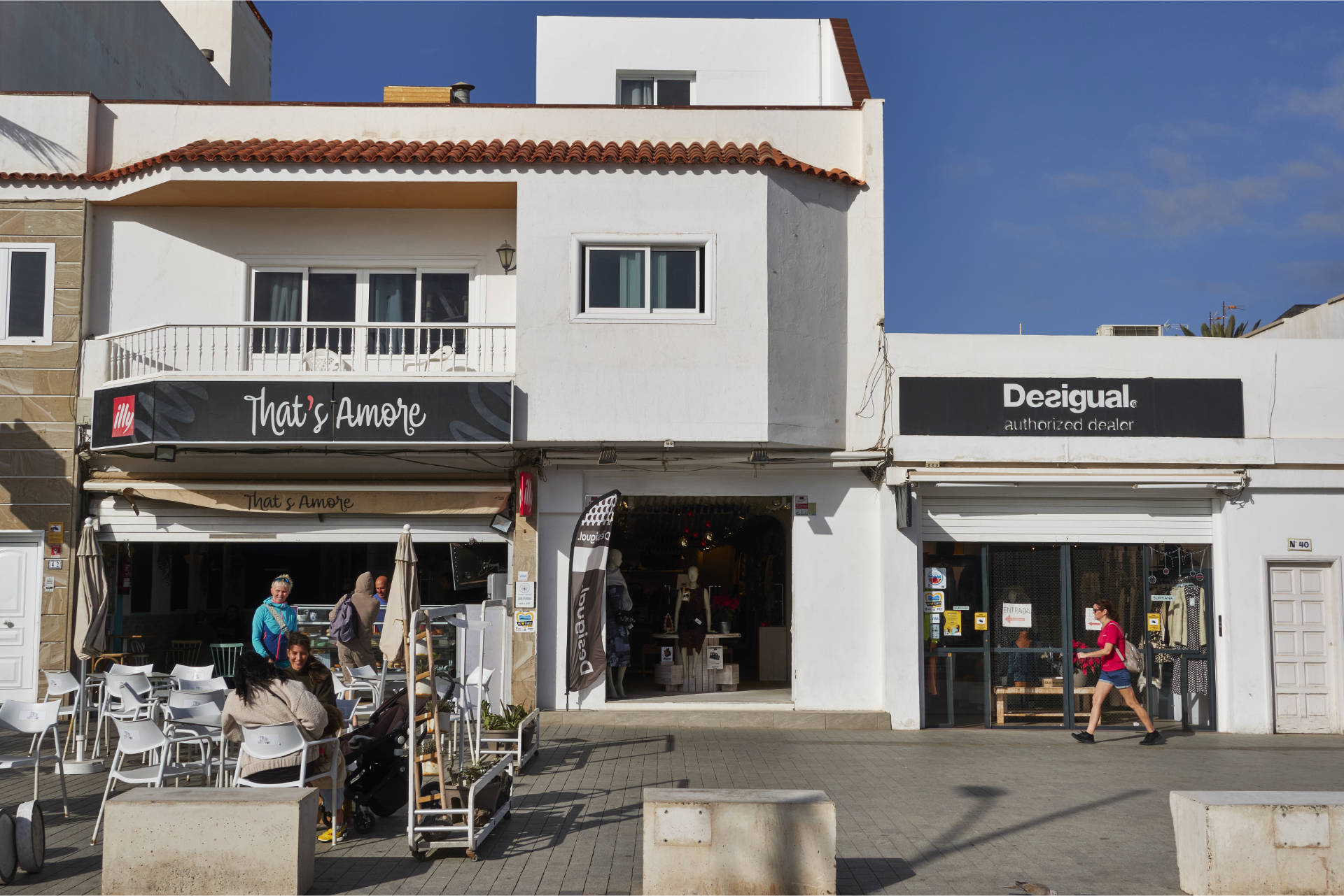 Einkaufsstrasse Av. Ntra. Señora del Carmen Corralejo Fuerteventura.