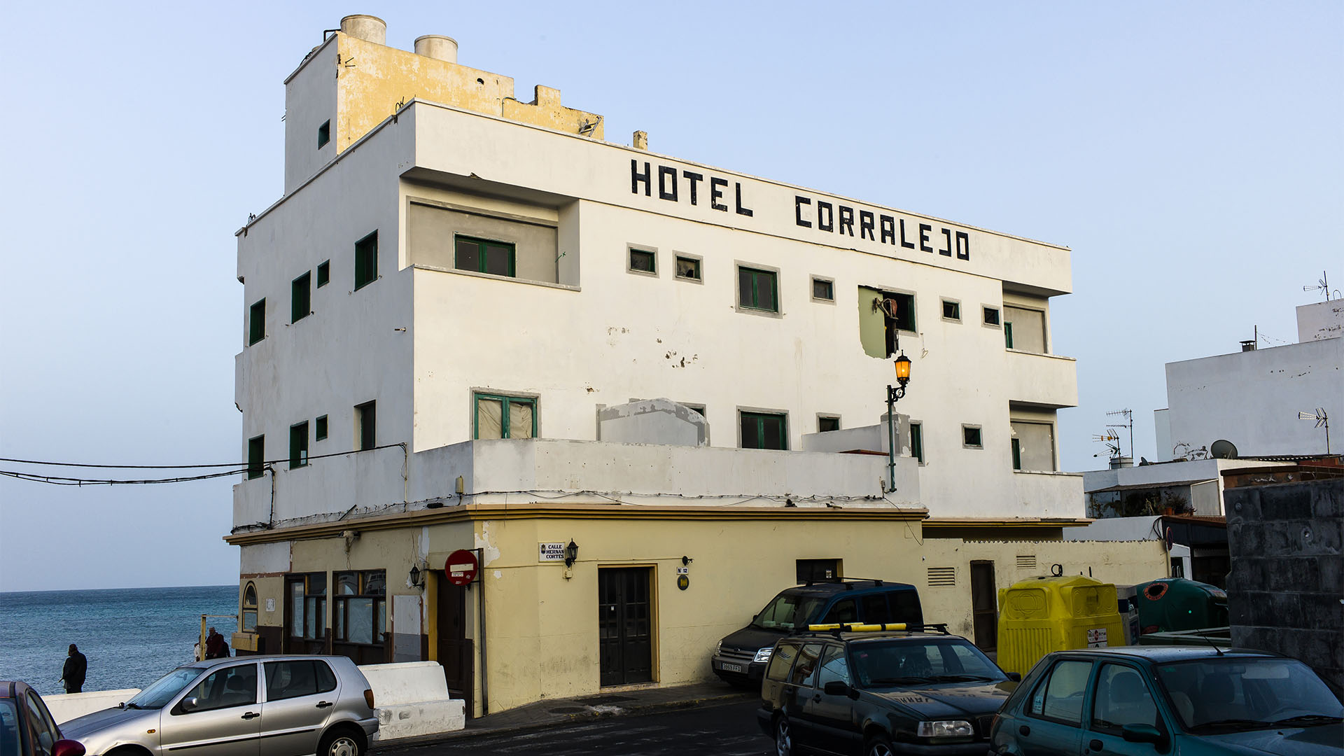 Der Ort Corralejo Fuerteventura: Das alte "Hotel Corralejo" noch 2012 bevor es zum schmucken "Avanti Boutique Hotel" wurde.