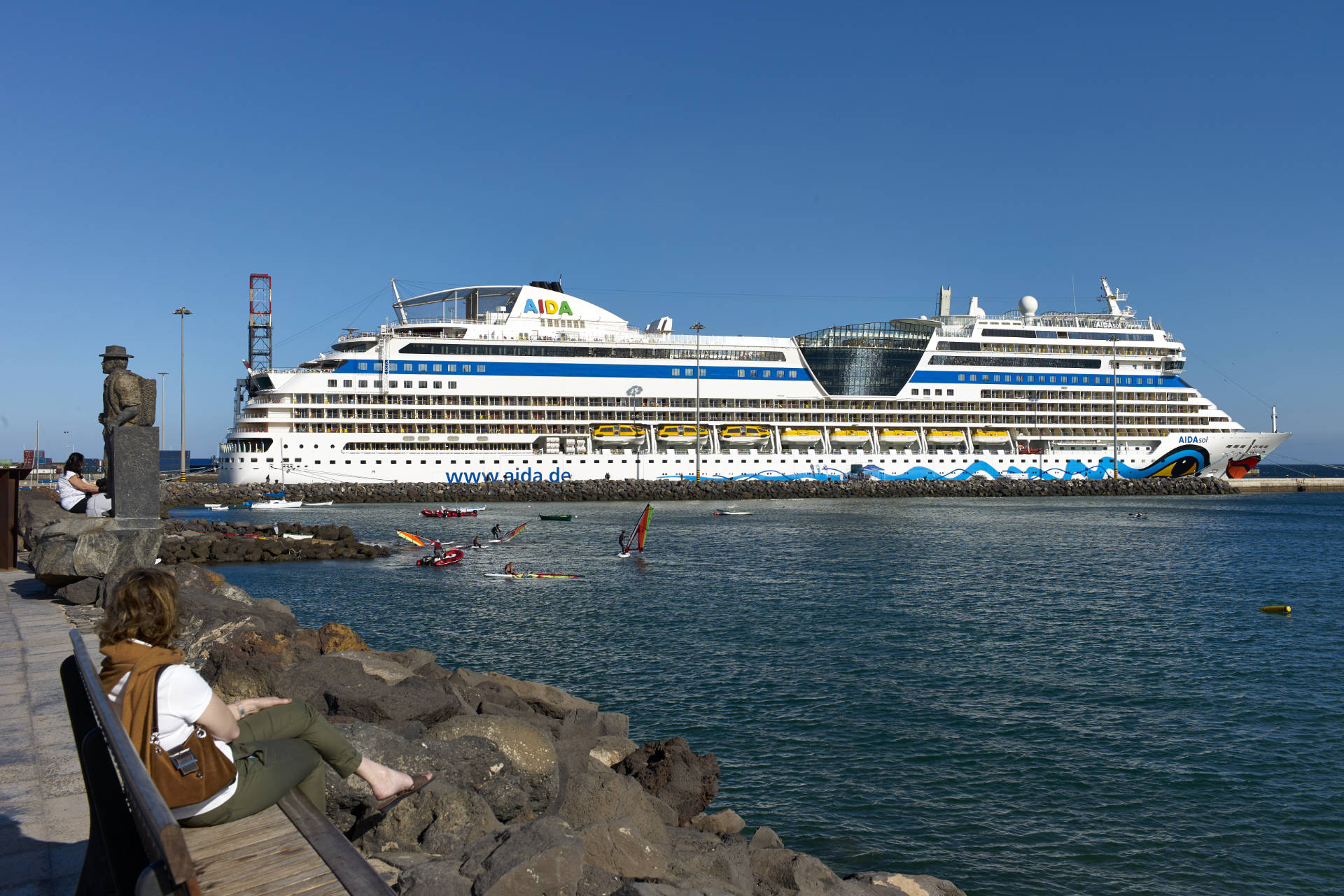AIDAsol im Hafen von Puerto del Rosario Fuerteventura.