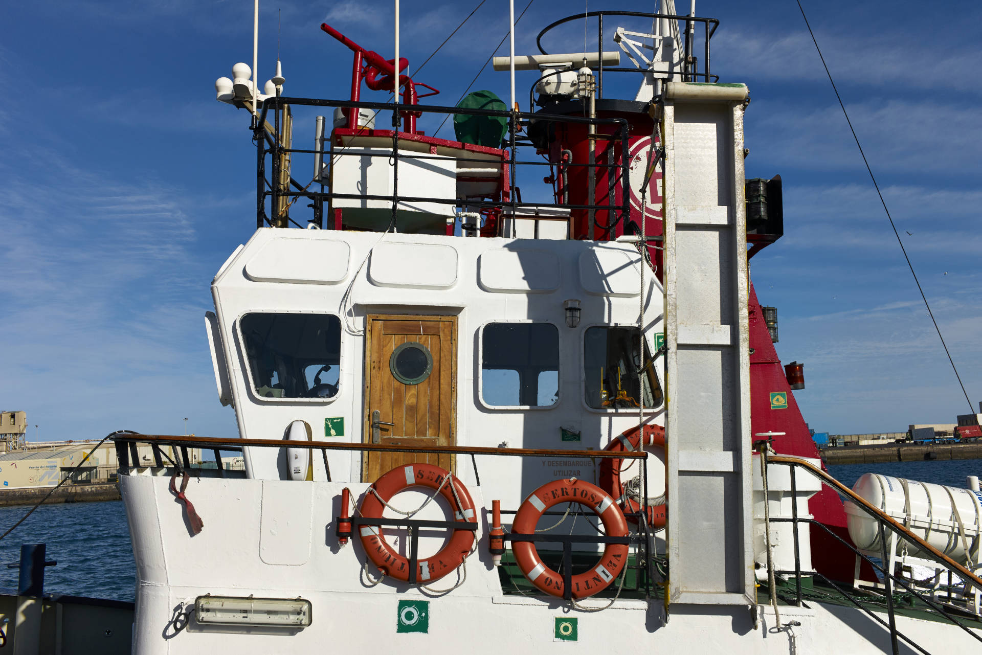 Der Hafen Schlepper Sertosa Veintiuno im Hafen von Puerto del Rosario Fuerteventura.