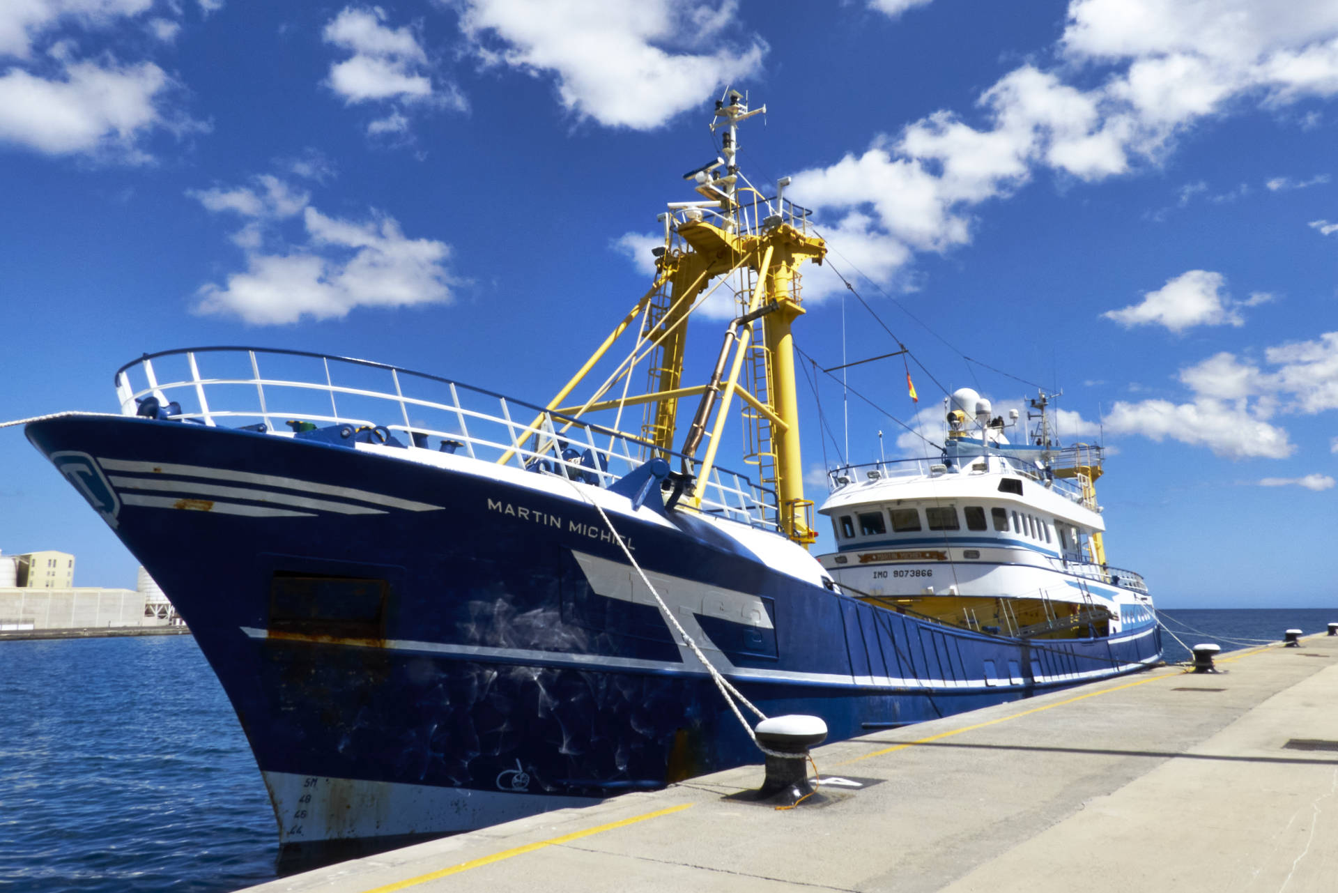 Der Travler Martin Michiel im Hafen von Puerto del Rosario Fuerteventura.