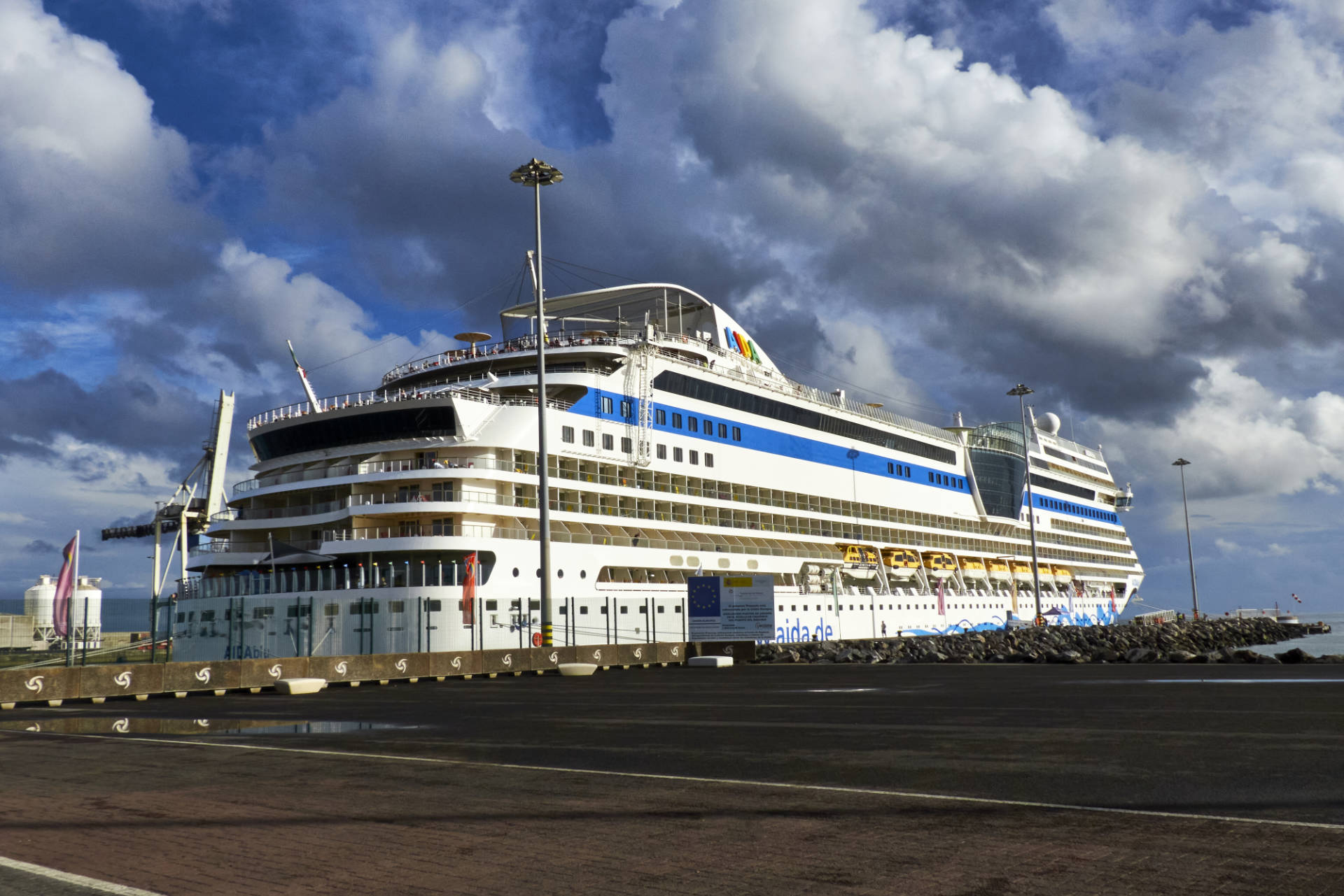 AIDAblue im Hafen von Puerto del Rosario Fuerteventura.